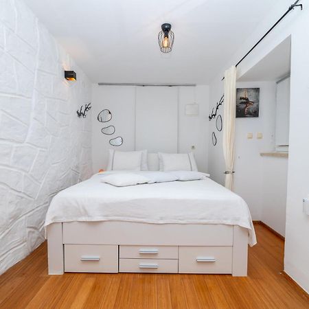 Apartments Vitoria Малий Лошинь Екстер'єр фото