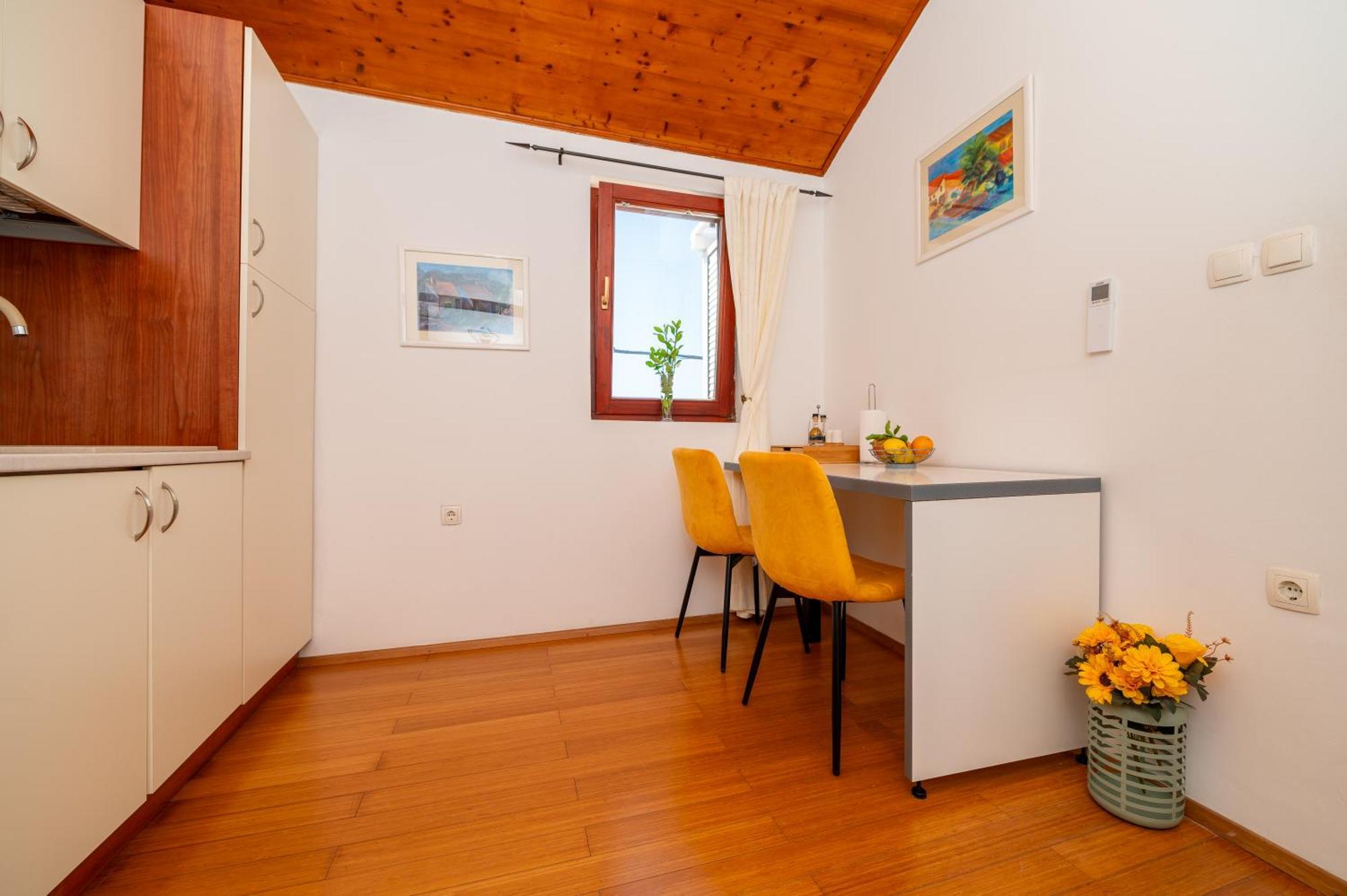 Apartments Vitoria Малий Лошинь Екстер'єр фото