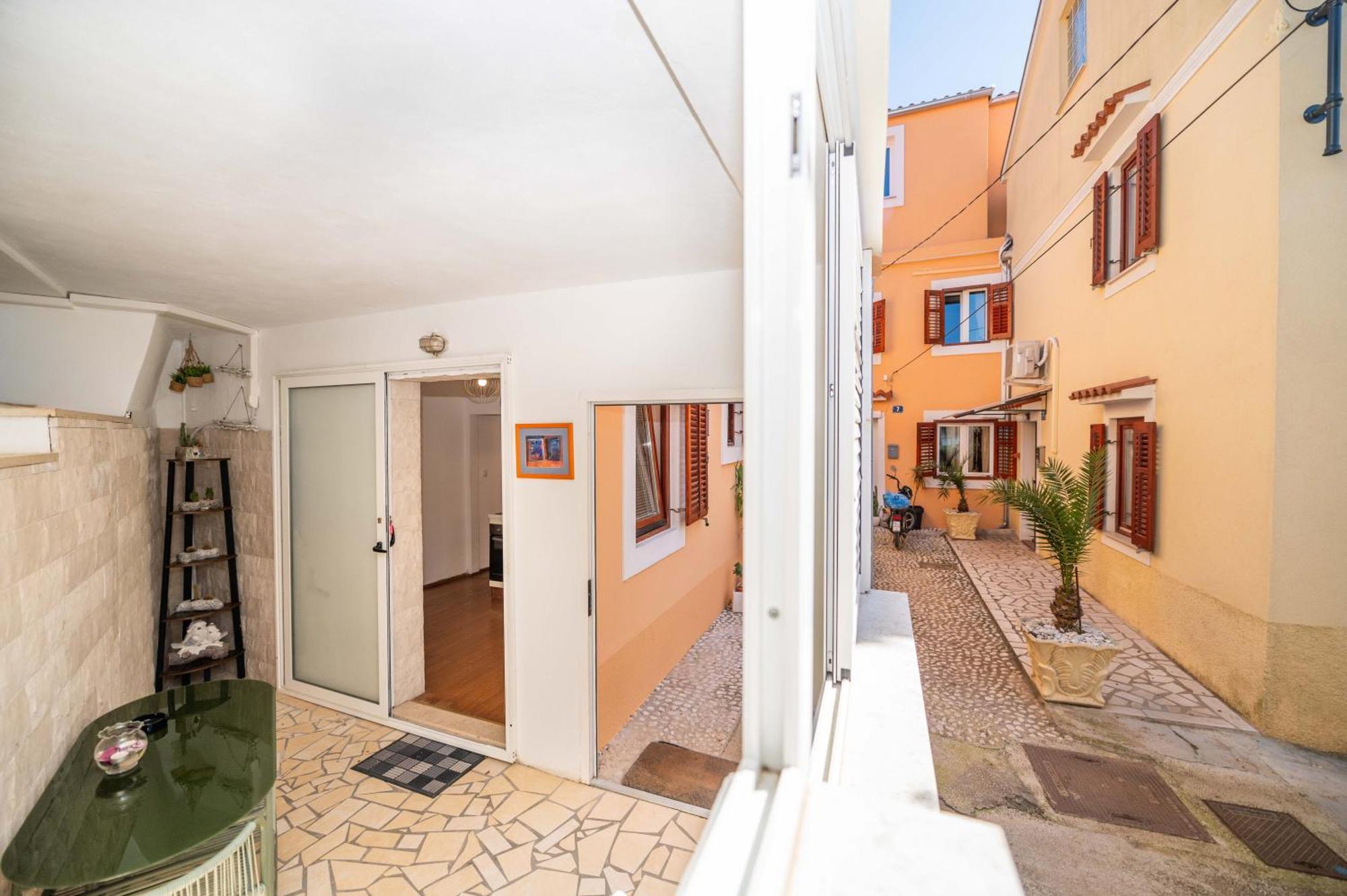 Apartments Vitoria Малий Лошинь Екстер'єр фото